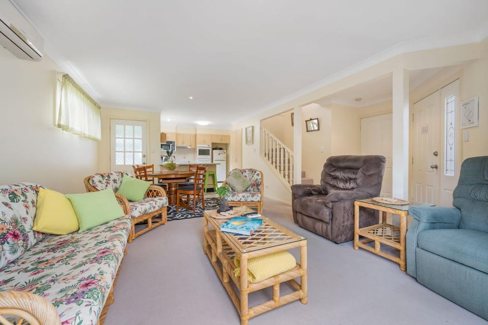 Unit 3 54 Owen Street, Port Macquarie House in Port Macquarie