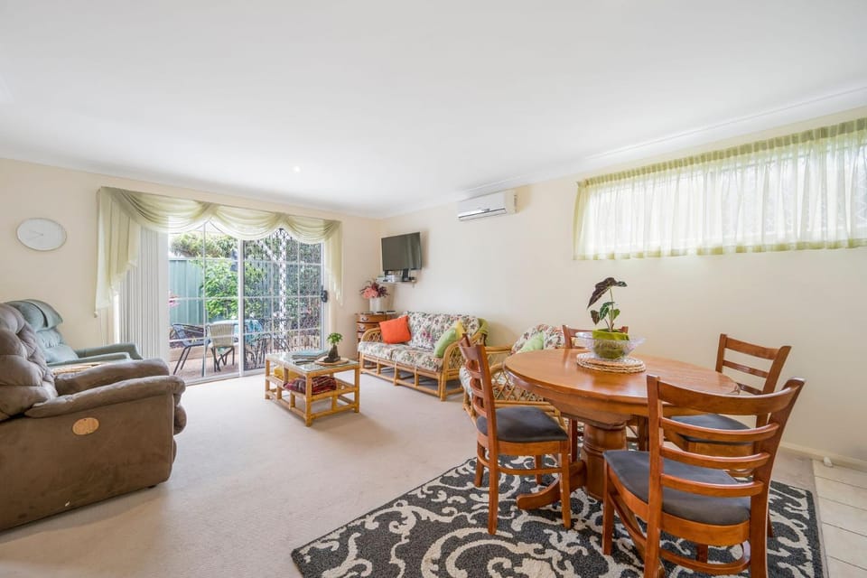 Unit 3 54 Owen Street, Port Macquarie House in Port Macquarie