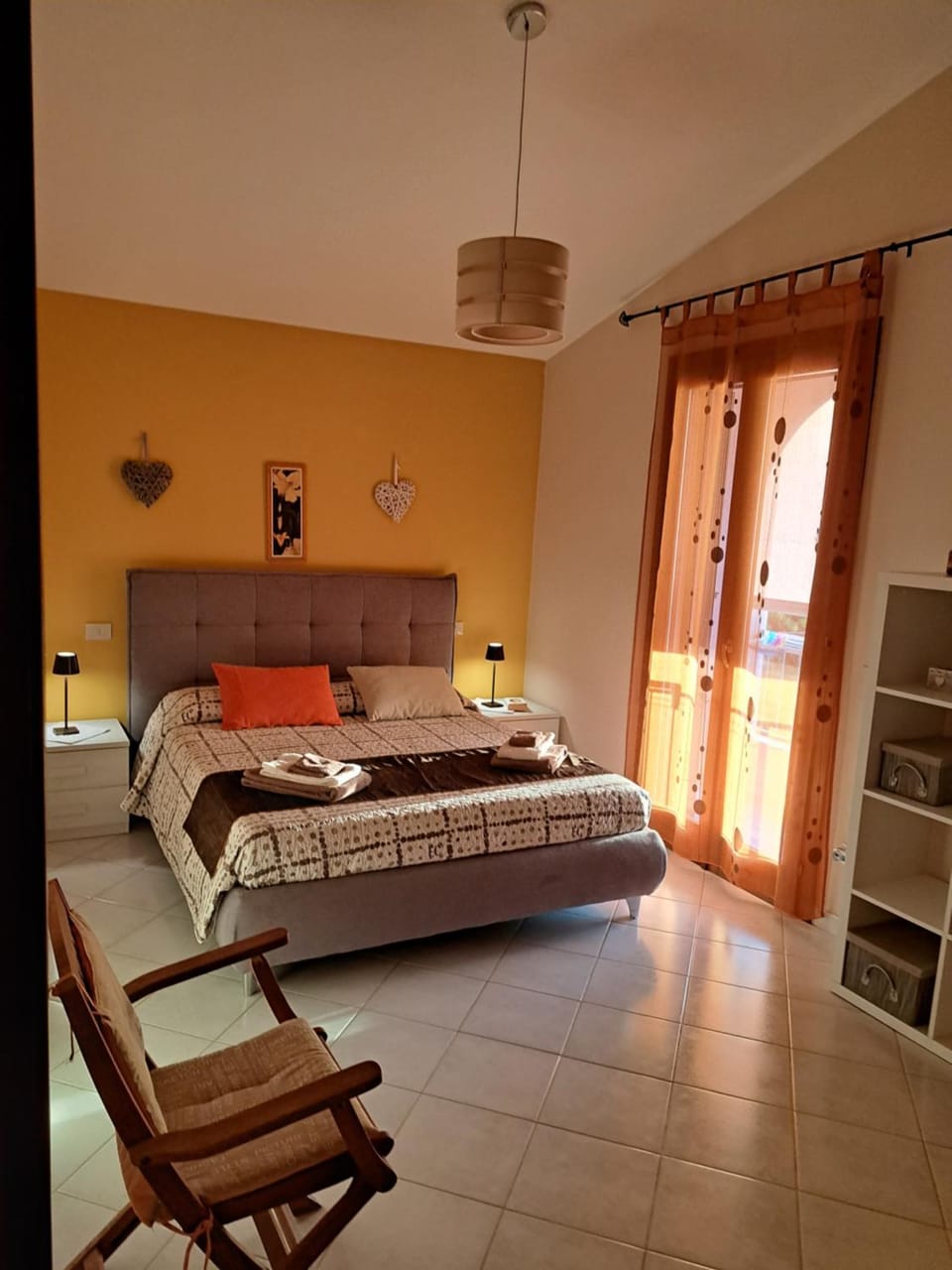 Photo of the whole room, Bedroom