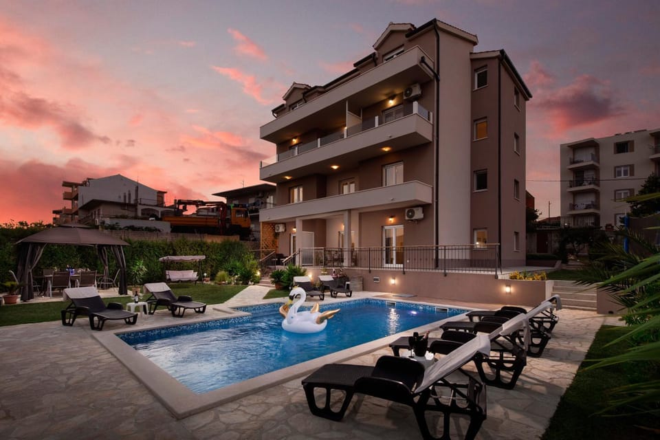 Property building, Swimming pool