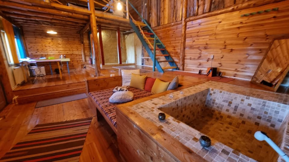 Harmonie Tree house Cotagges Chalet Predeal Trei Brazi Campground/ 
RV Resort in Prahova, Romania