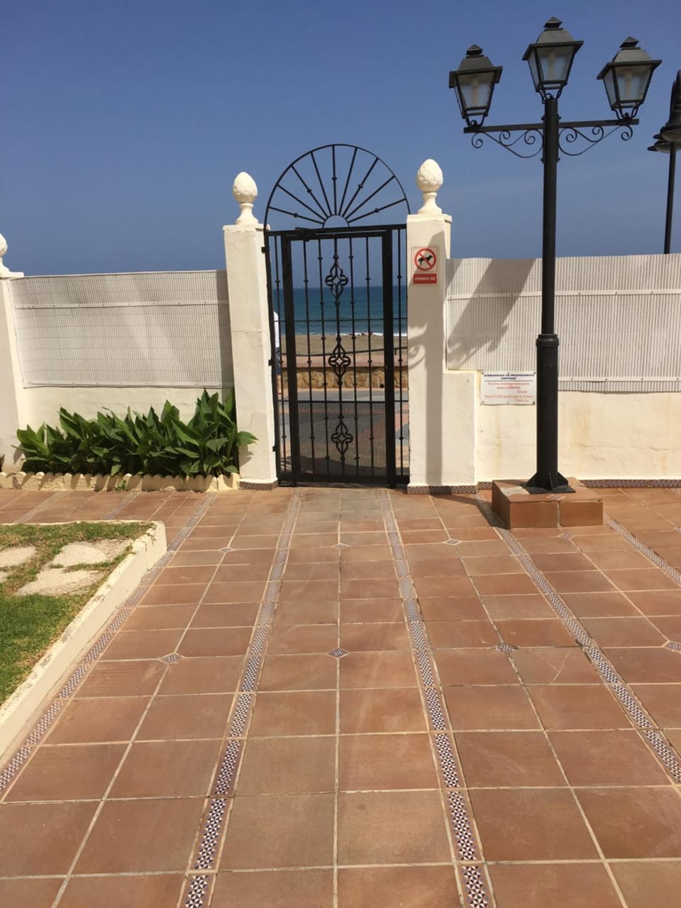 Facade/entrance, Area and facilities