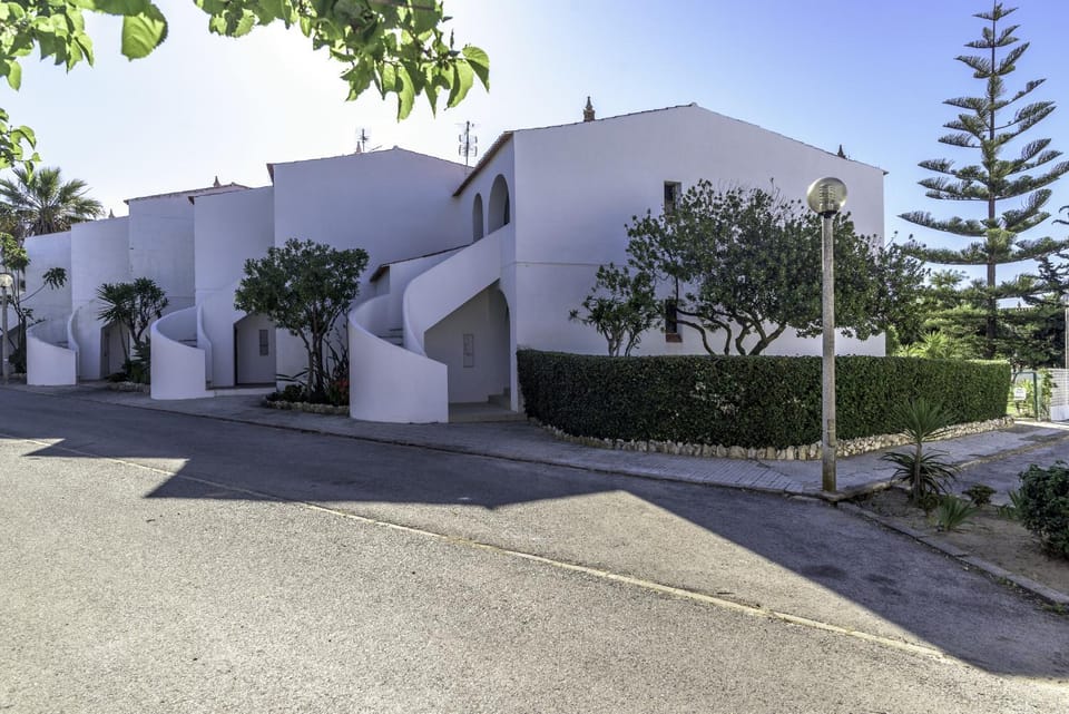 Facade/entrance, Off site