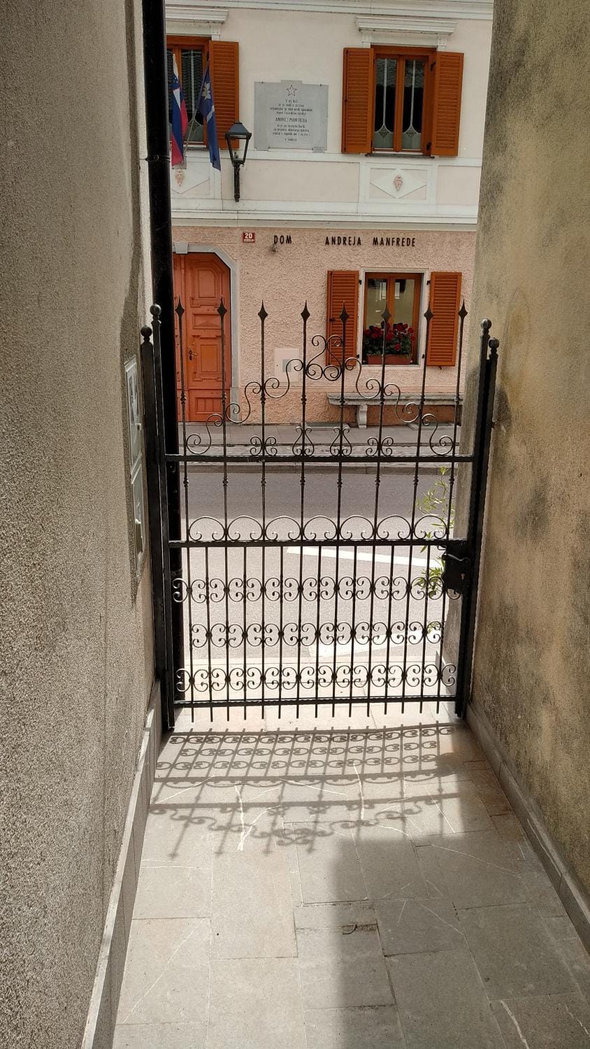 Facade/entrance