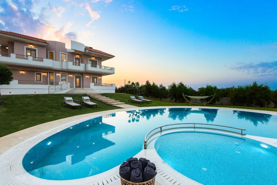 Facade/entrance, Garden, Swimming pool, Swimming pool