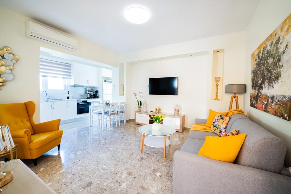 TV and multimedia, Living room, Seating area, Dining area, oven