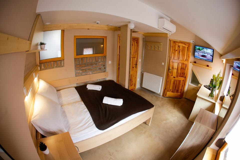 Bed, TV and multimedia, Breakfast, towels