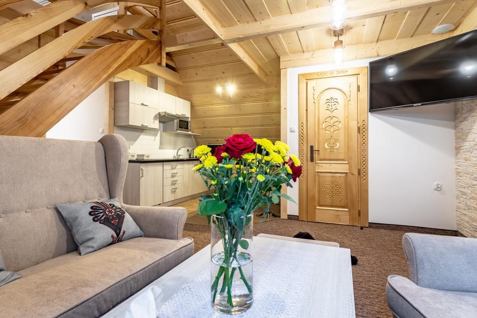 Kitchen or kitchenette, Living room, Seating area, Dining area