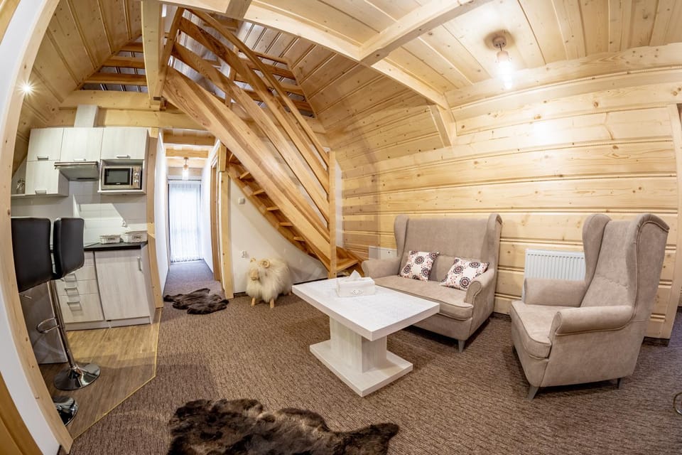 Kitchen or kitchenette, Living room, Seating area, Dining area