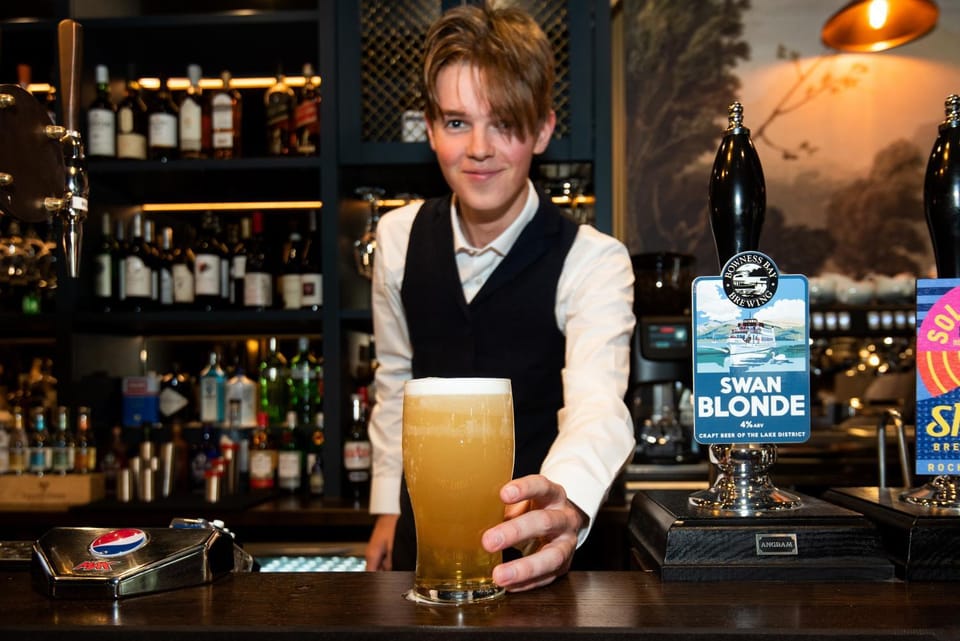 People, Lounge or bar, Food and drinks