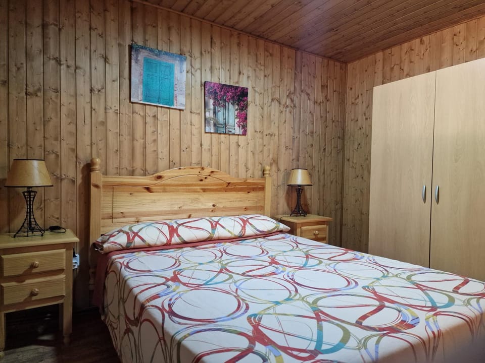 Bed, Photo of the whole room, Bedroom, wardrobe