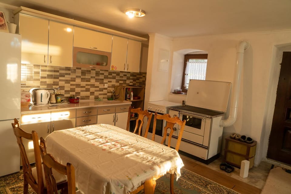 Patio, Kitchen or kitchenette, Dining area, Communal kitchen