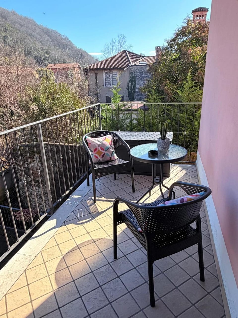 Property building, Natural landscape, Balcony/Terrace