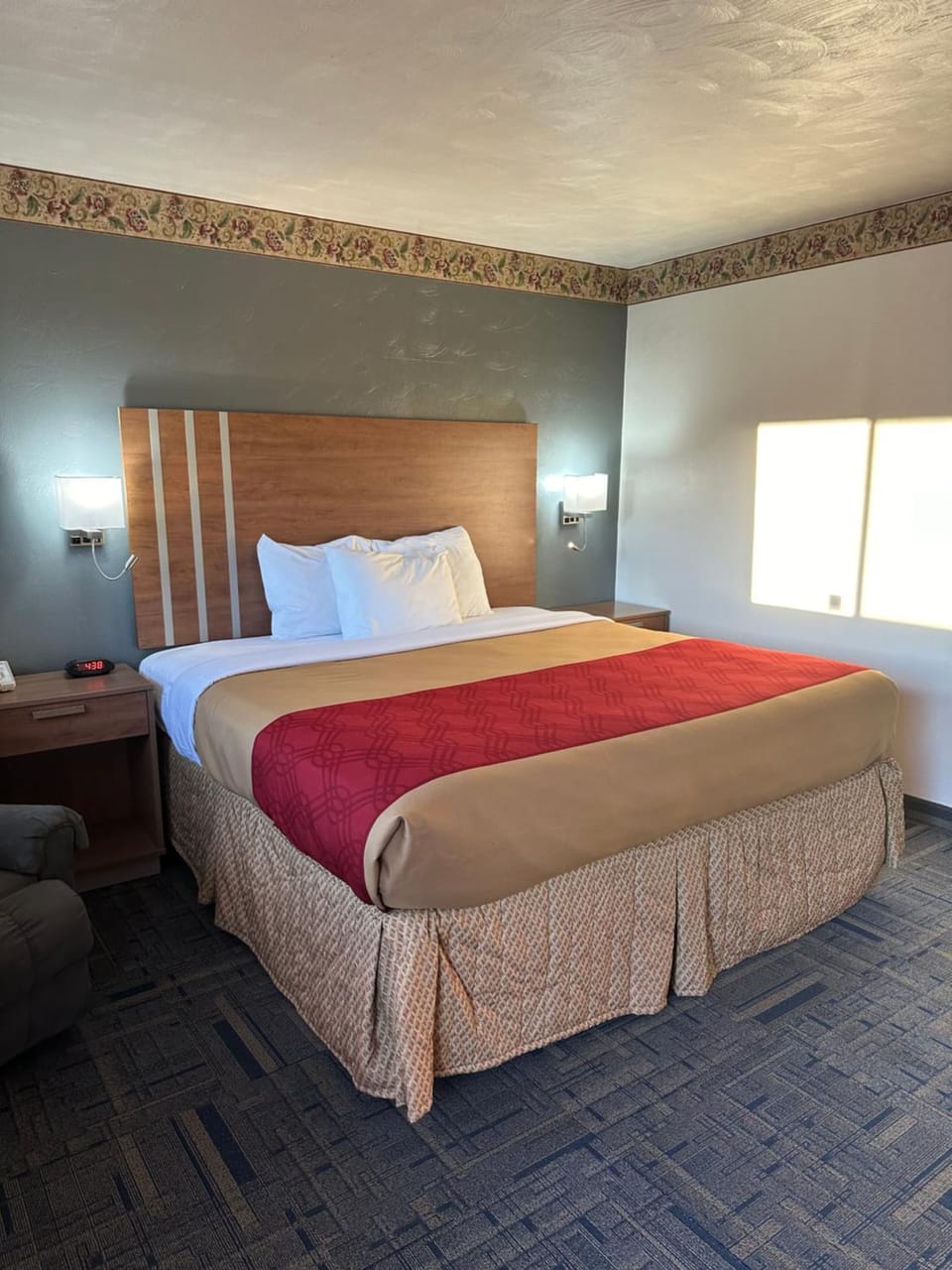 Budget Host Inn Charleston Hotel in Charleston