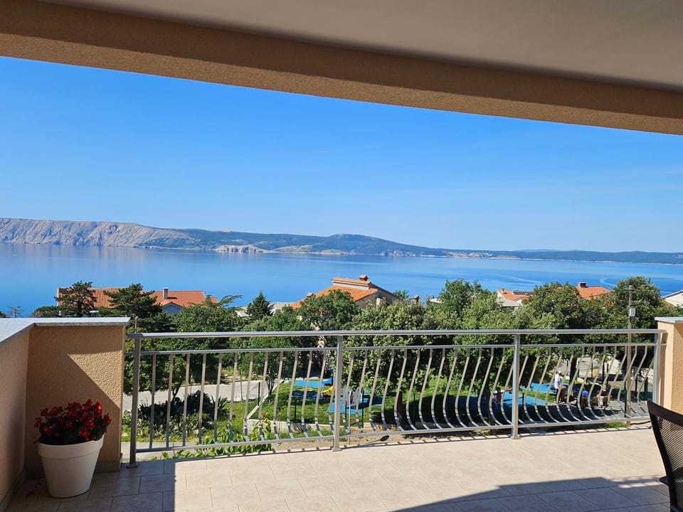 Day, View (from property/room), Balcony/Terrace, City view, Sea view
