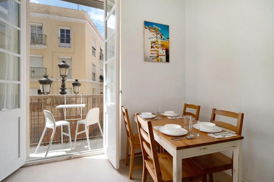 Balcony/Terrace, Dining area, City view, Landmark view