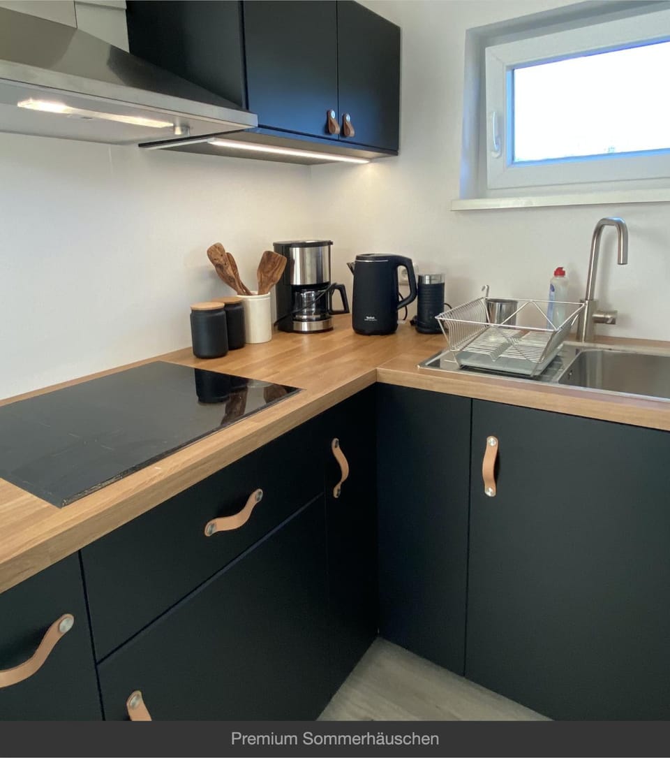 Coffee/tea facilities, Kitchen or kitchenette