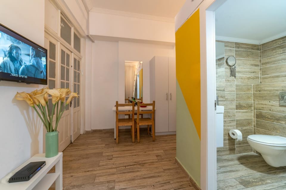 Bathroom, TV and multimedia, Dining area