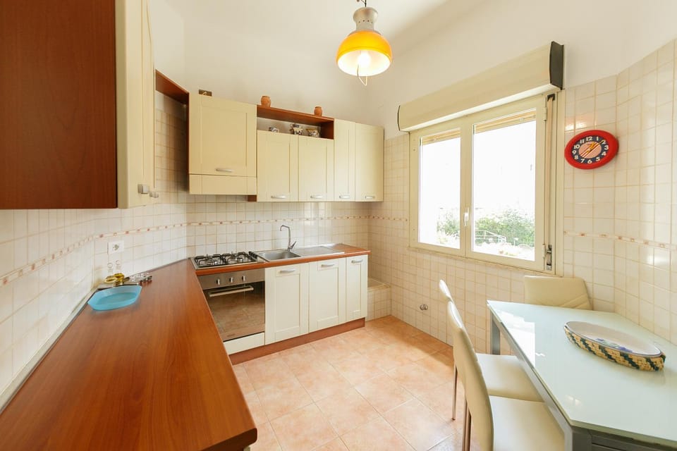 Coffee/tea facilities, Kitchen or kitchenette, Dining area
