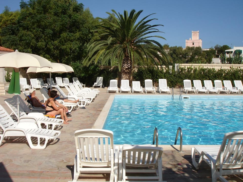 Swimming pool, Swimming pool