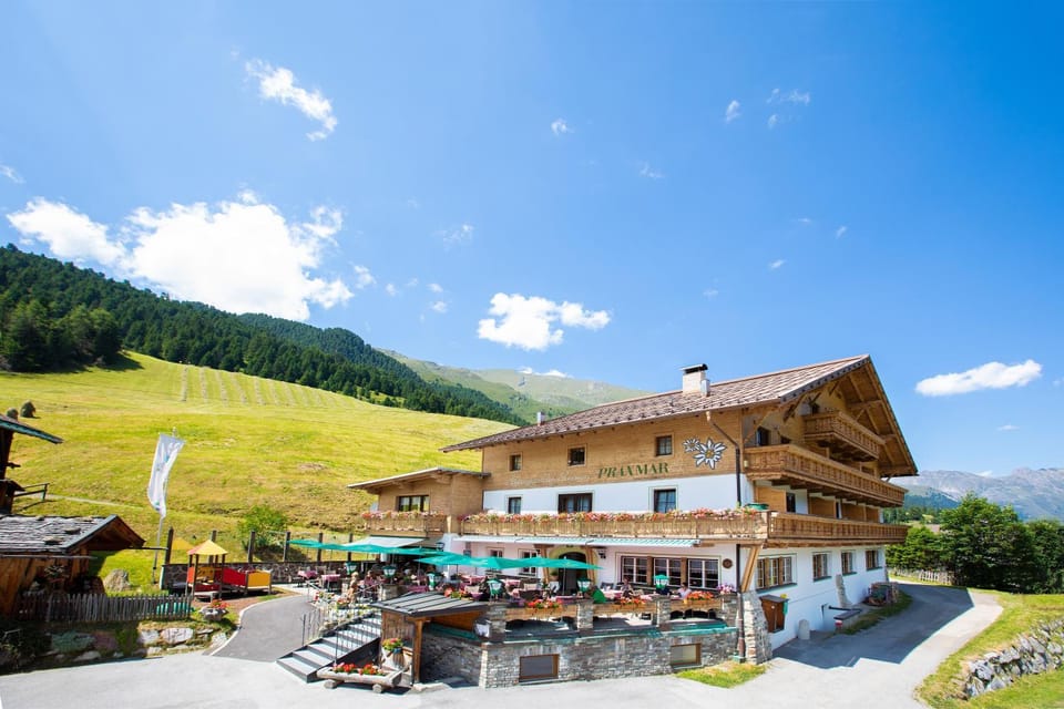 Property building, Restaurant/places to eat, Natural landscape, Summer, Balcony/Terrace, Mountain view