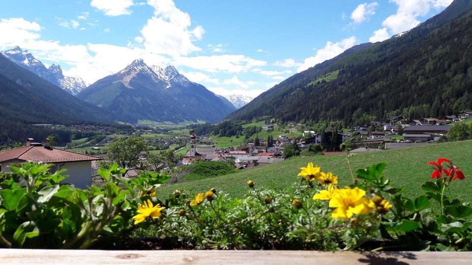 Balcony/Terrace, Mountain view