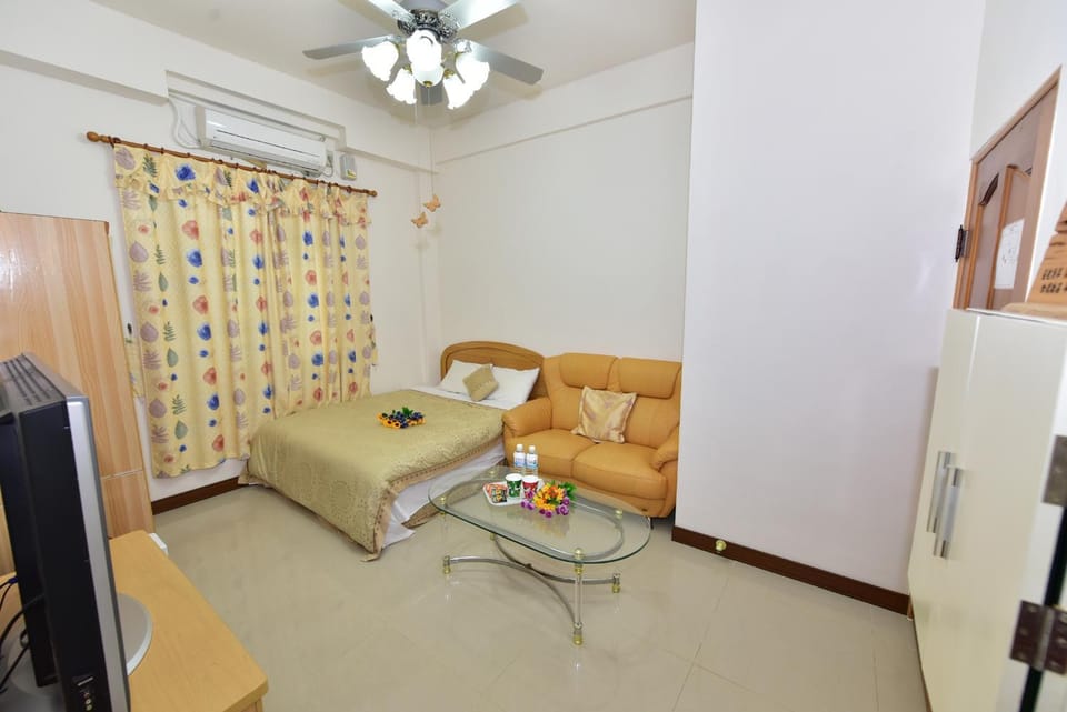 Bed, TV and multimedia, Photo of the whole room, Bedroom, air conditioner