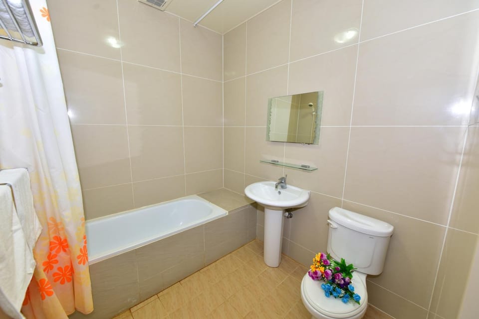 Shower, Toilet, Bathroom, Bath, towels