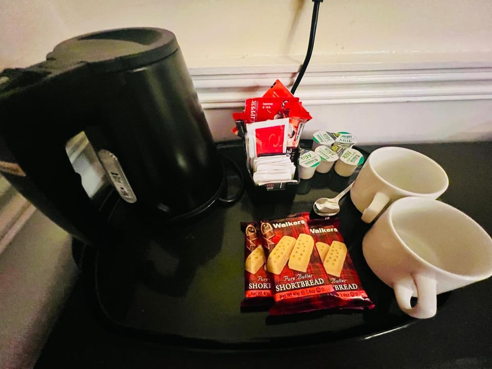 Coffee/tea facilities, Food and drinks