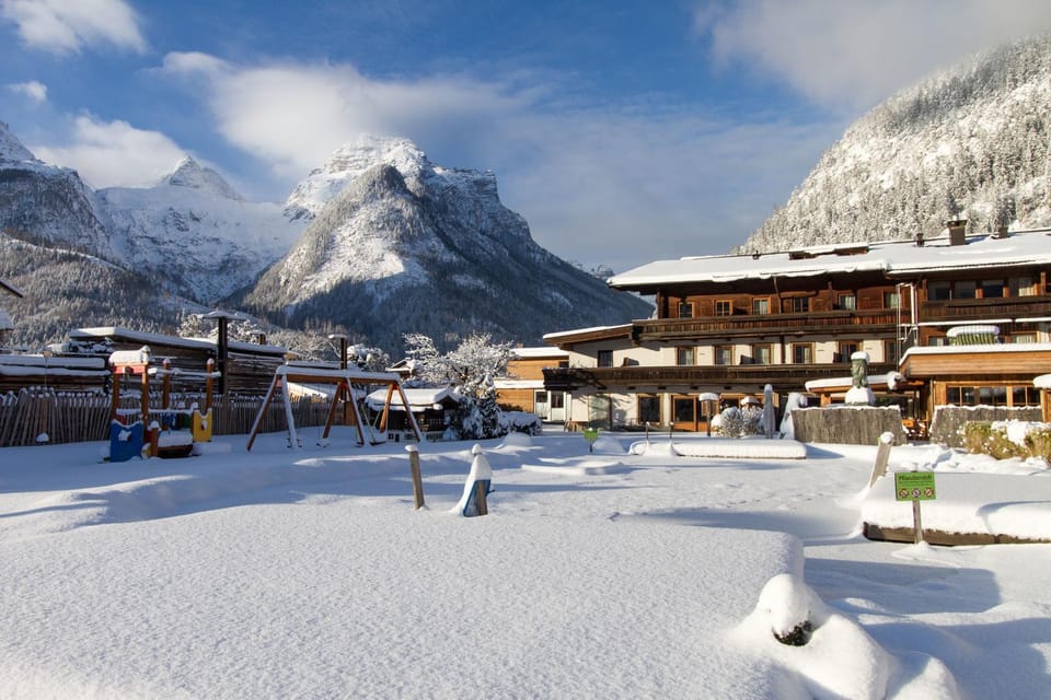 Property building, Day, Natural landscape, Winter, Mountain view