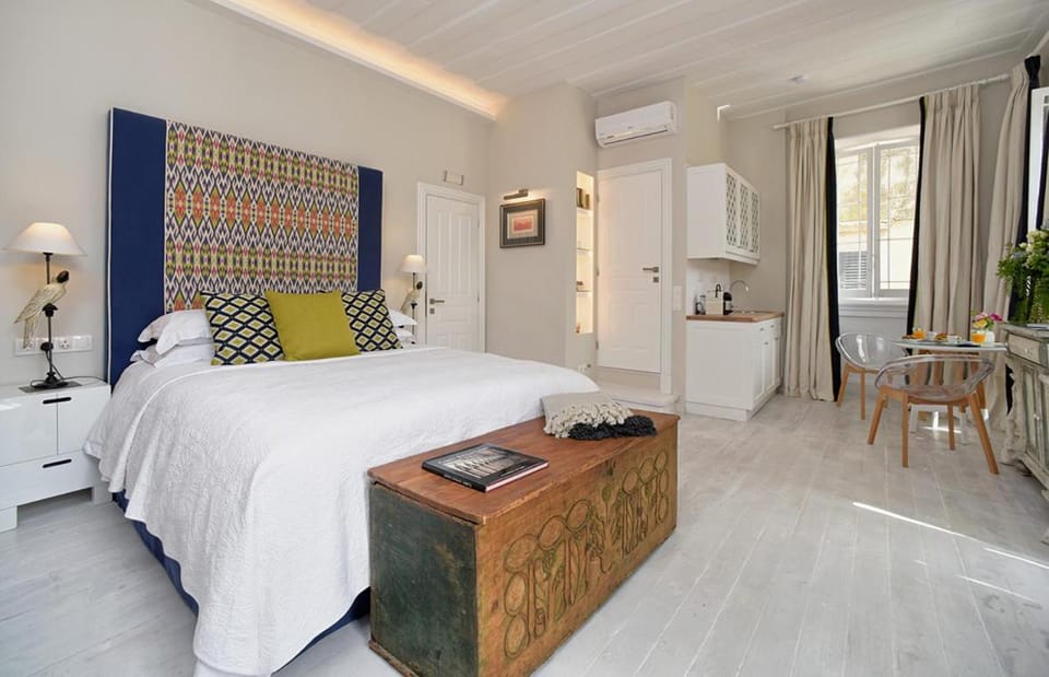 Bed, Bedroom, air conditioner