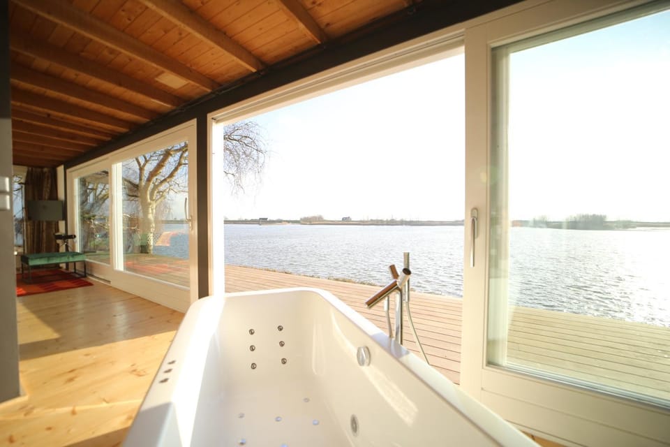 Sauna, Spa and wellness centre/facilities, River view