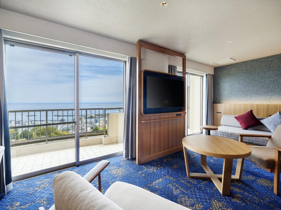 Bed, Natural landscape, View (from property/room), Balcony/Terrace, Living room, Bedroom, Sea view