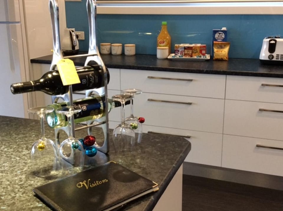 Continental breakfast, Alcoholic drinks