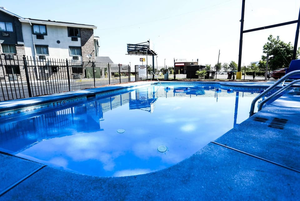 Pool view, Swimming pool