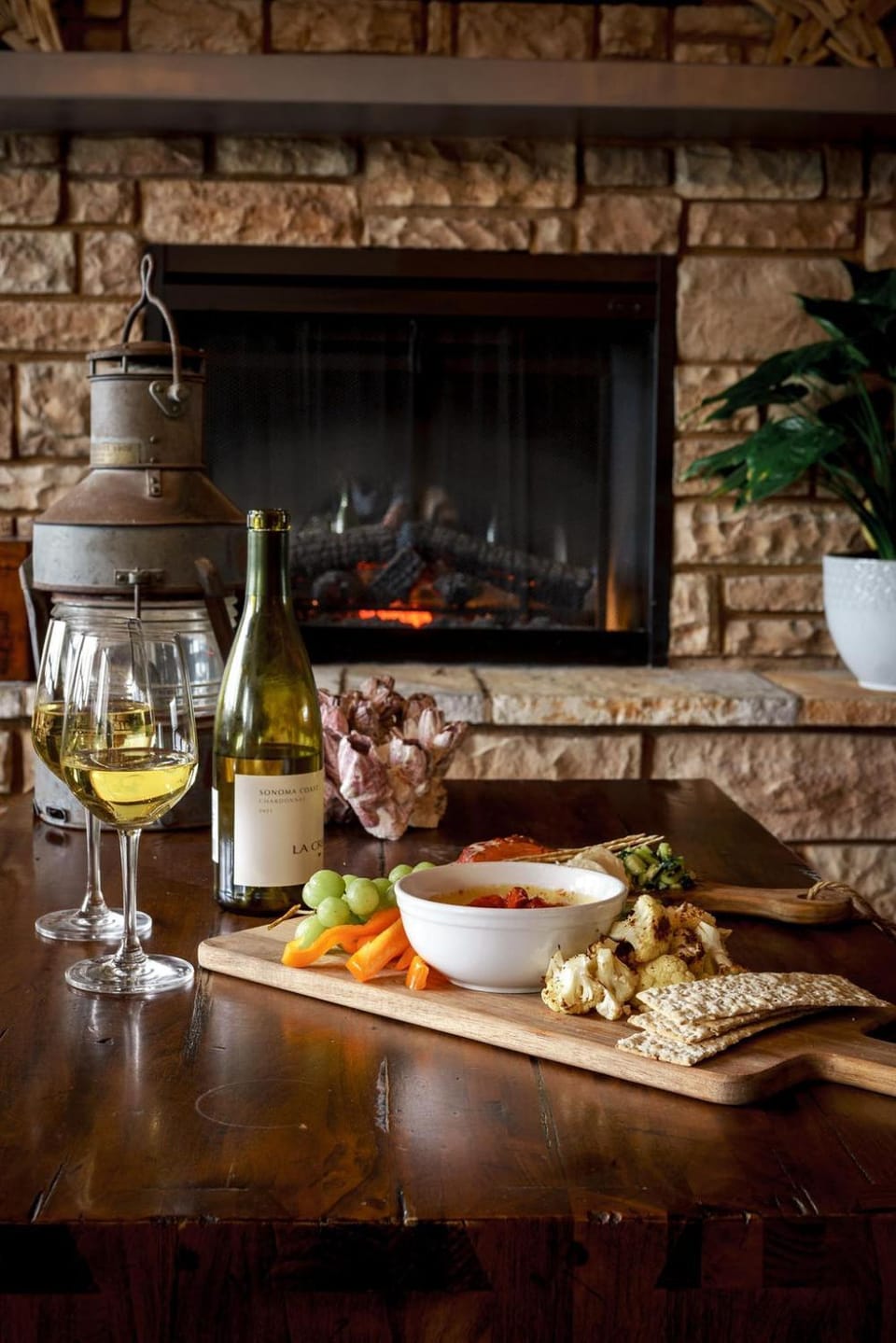 Lounge or bar, Food and drinks, Food, Alcoholic drinks