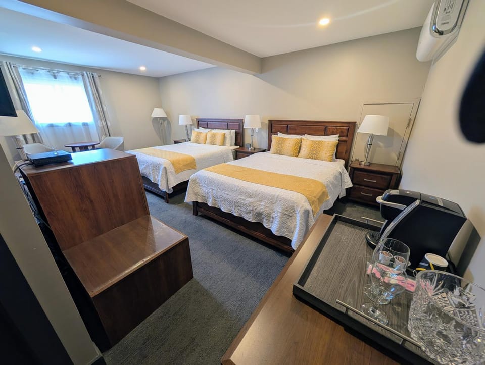 Bed, TV and multimedia, Bedroom, air conditioner