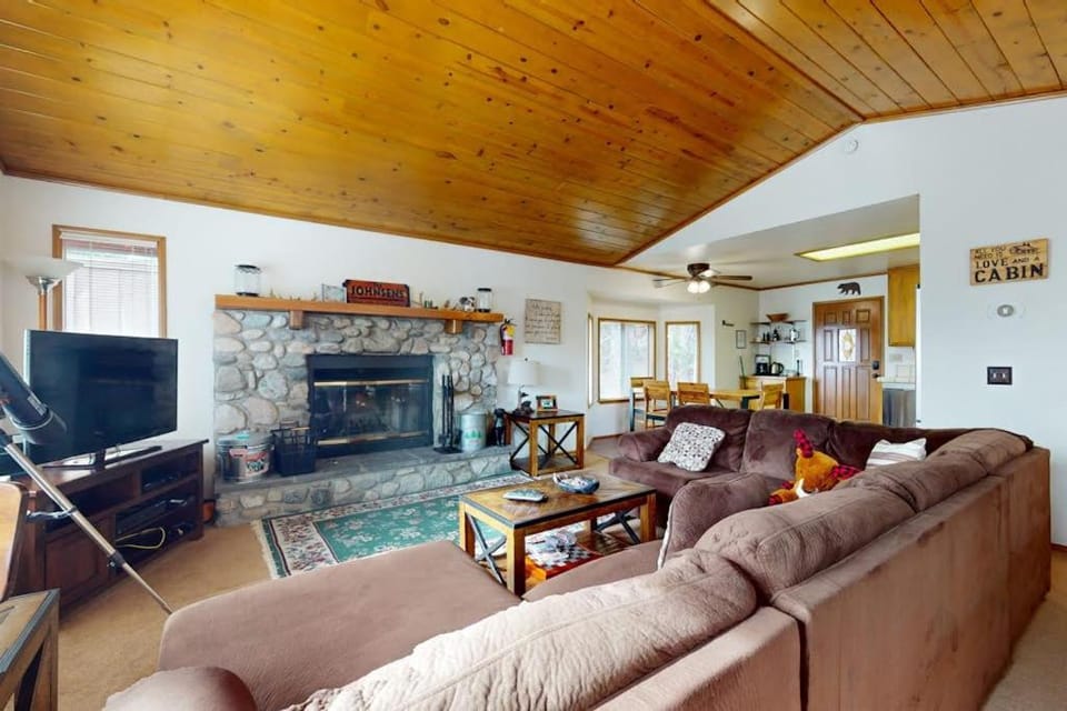 Victoria Court Vacation House in Lake Arrowhead