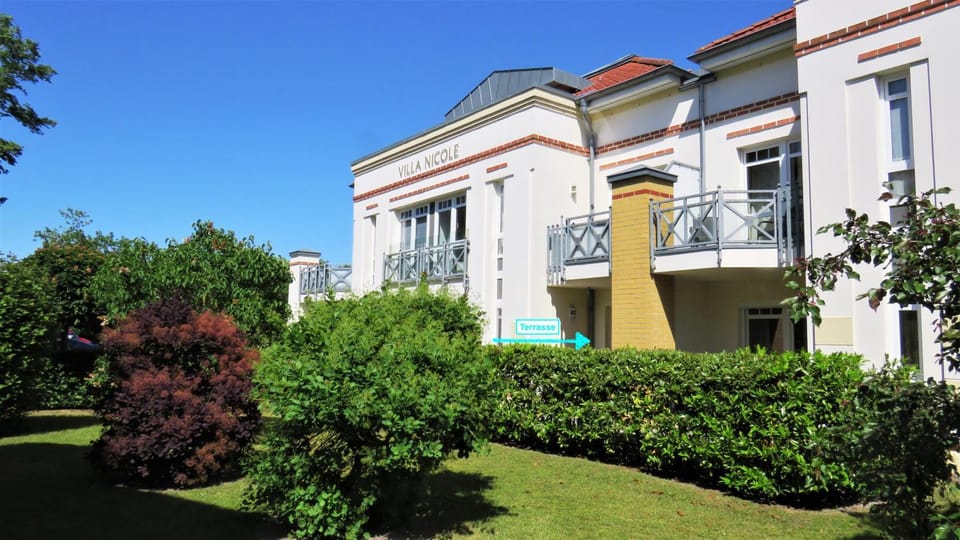 Property building, Garden view