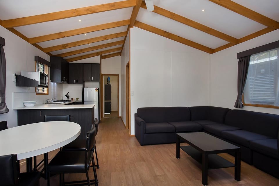Kitchen or kitchenette, Living room, Seating area, Dining area