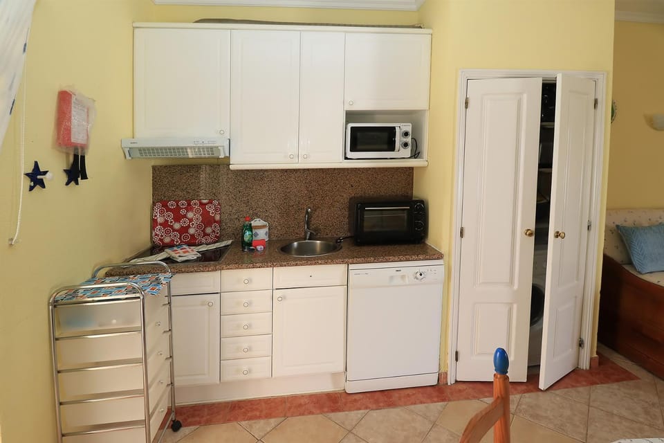 Kitchen or kitchenette, Communal kitchen