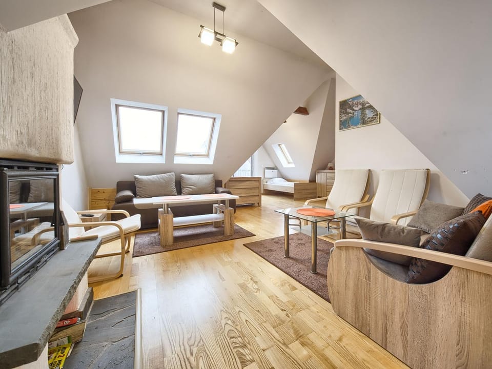 Bed, TV and multimedia, Balcony/Terrace, Living room, Photo of the whole room, Decorative detail, Seating area