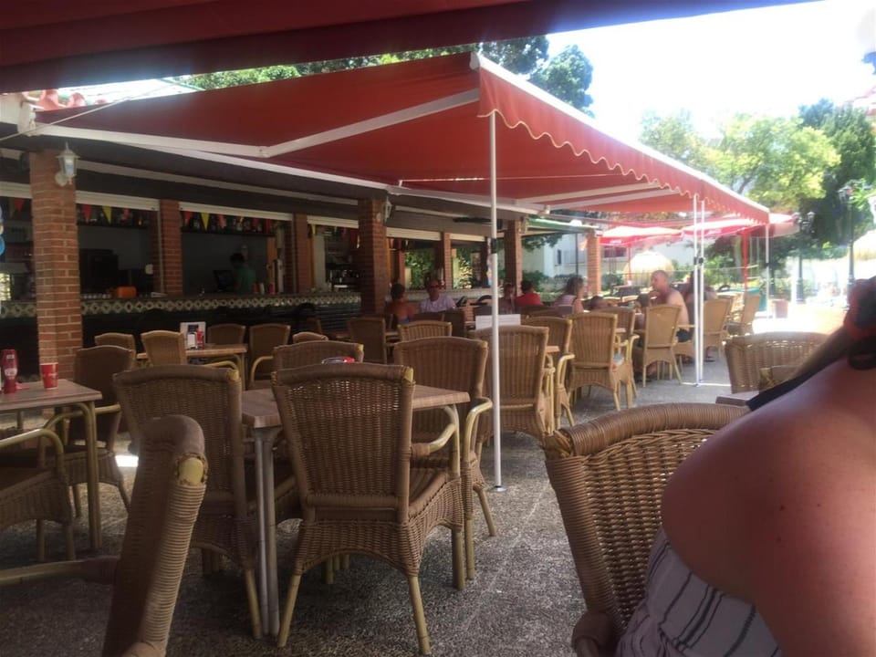 Restaurant/places to eat, Lounge or bar, Seating area