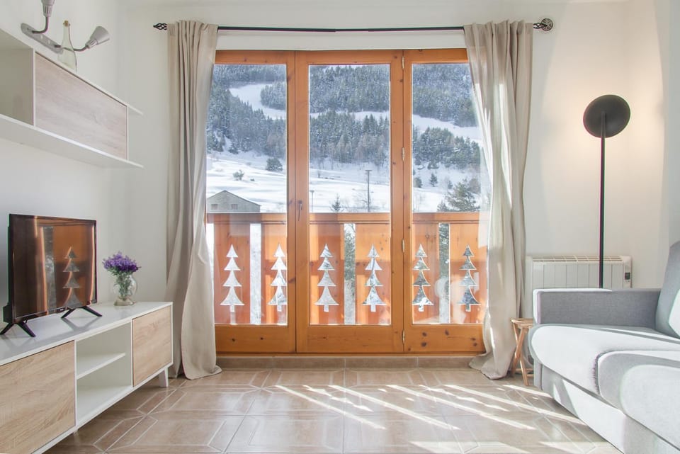 Living room, Mountain view