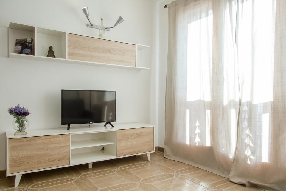 Communal lounge/ TV room, TV and multimedia, Living room, Seating area