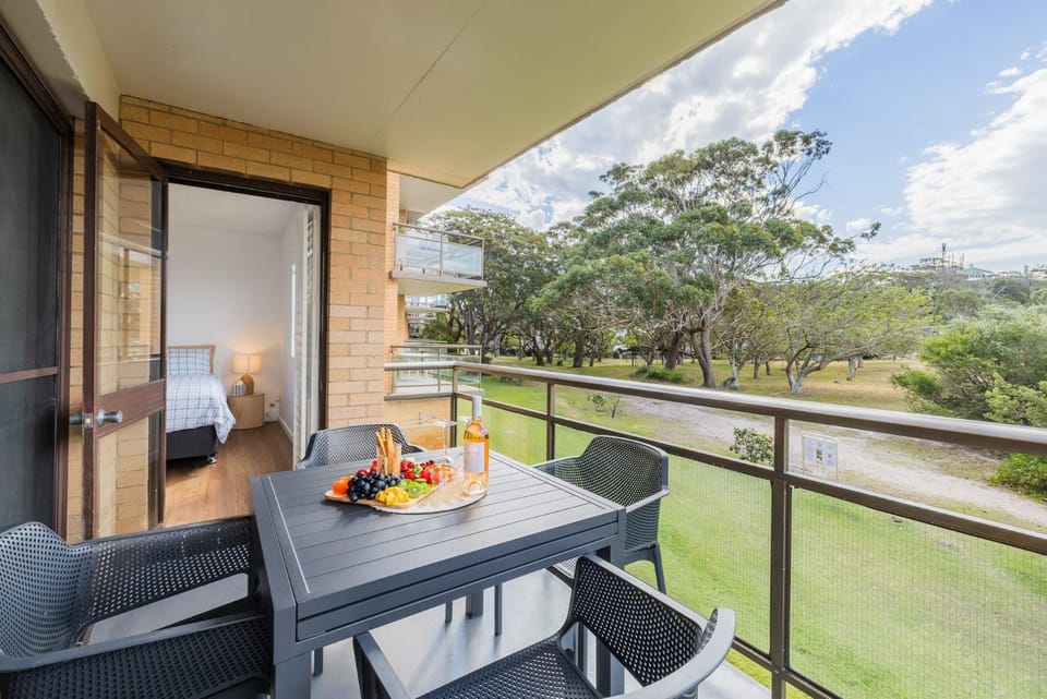 Intrepid 13 fantastic unit with stunning water views Apartment in Shoal Bay