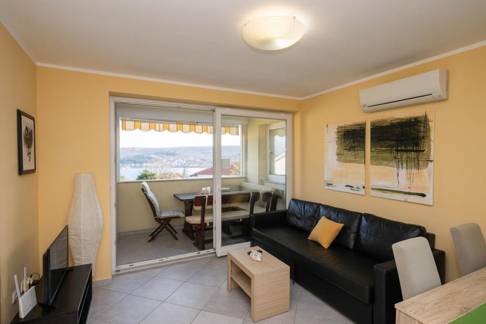 Balcony/Terrace, Living room, Decorative detail, Dining area, air conditioner