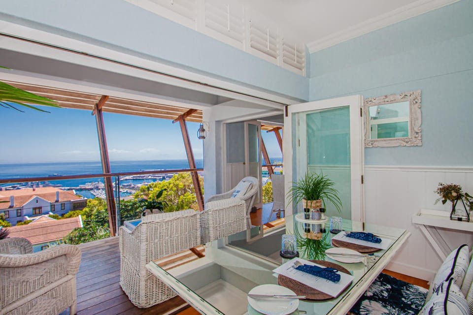 View (from property/room), Balcony/Terrace, Dining area, Sea view