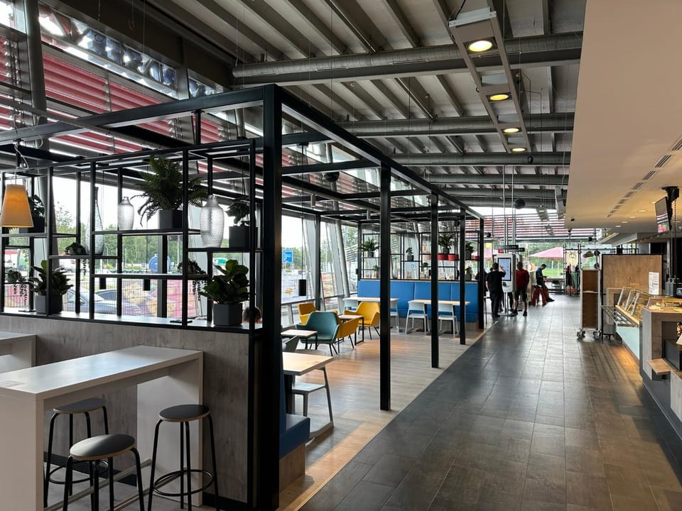 Restaurant/places to eat, Seating area