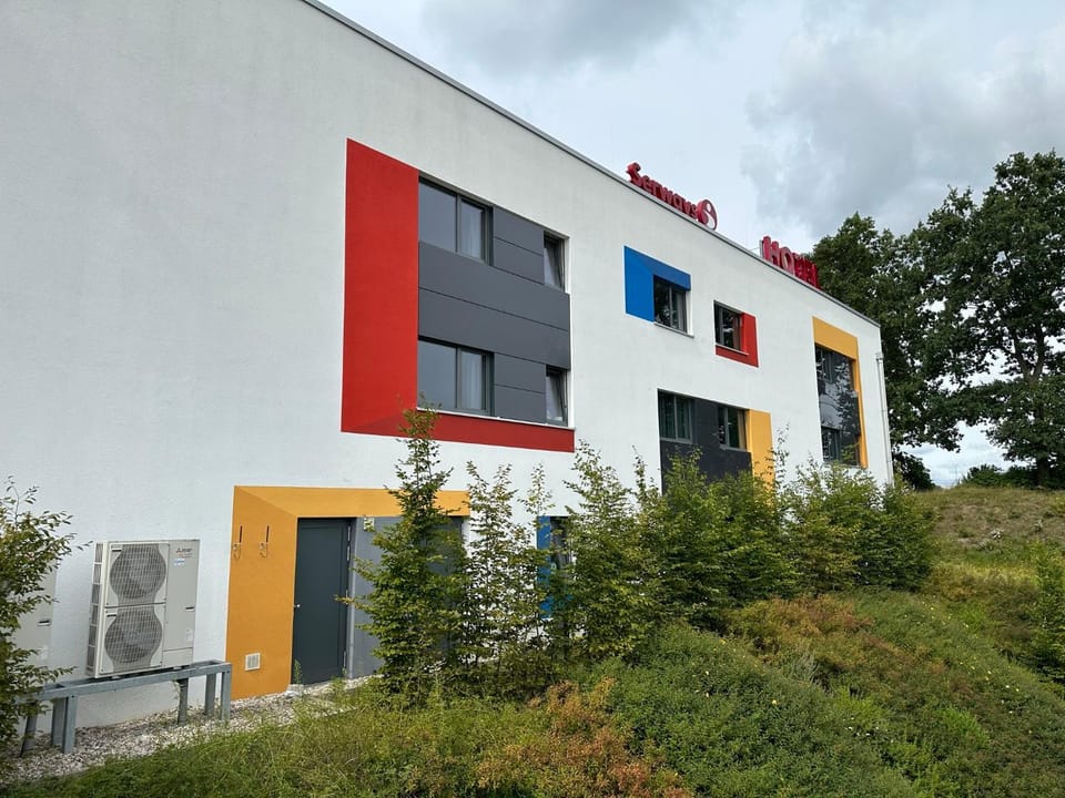 Property building, Staff